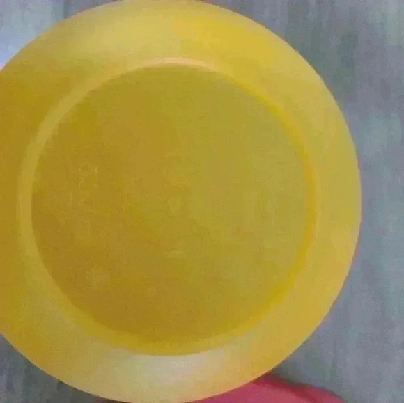 2 NWT Tupperware Impressions Bowls 3621B and Lids 3622B-  Red and Yellow - Picture 4 of 7